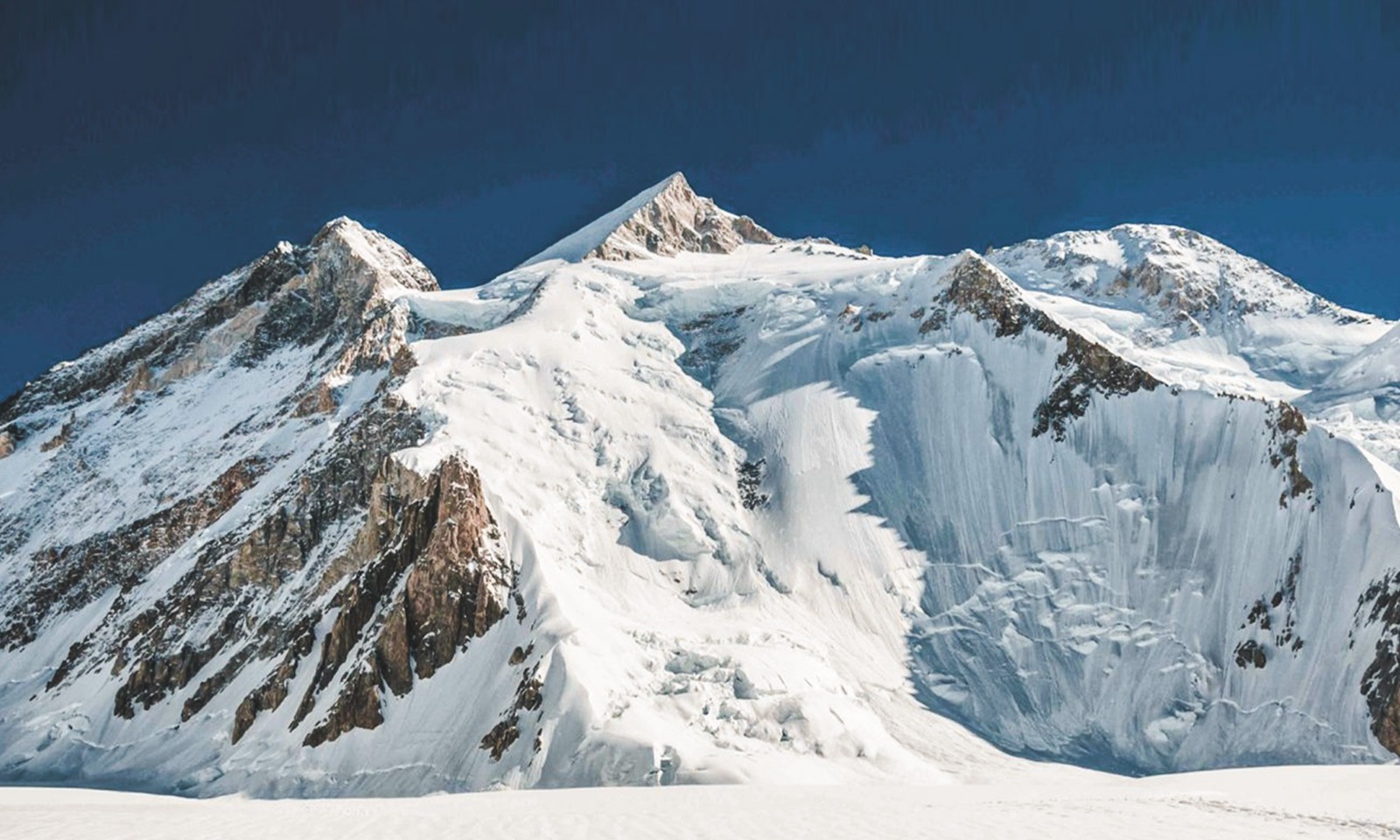 Gasherbrum II records season's first summit