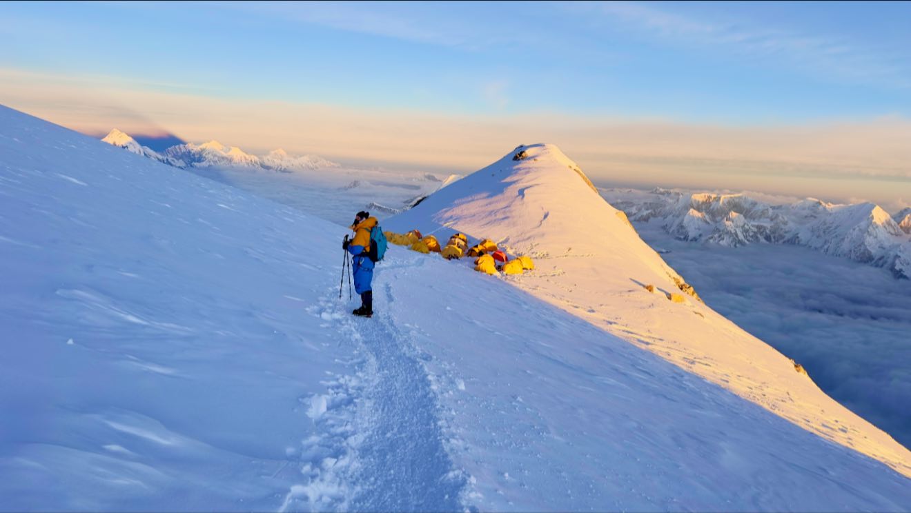 21 climbers from 8K Expeditions summit Mt. Manaslu on Friday; 30 reach top in two days