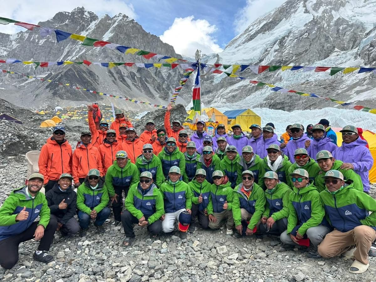 Asian Trekking expeditions put 12 climbers atop Everest in single morning push